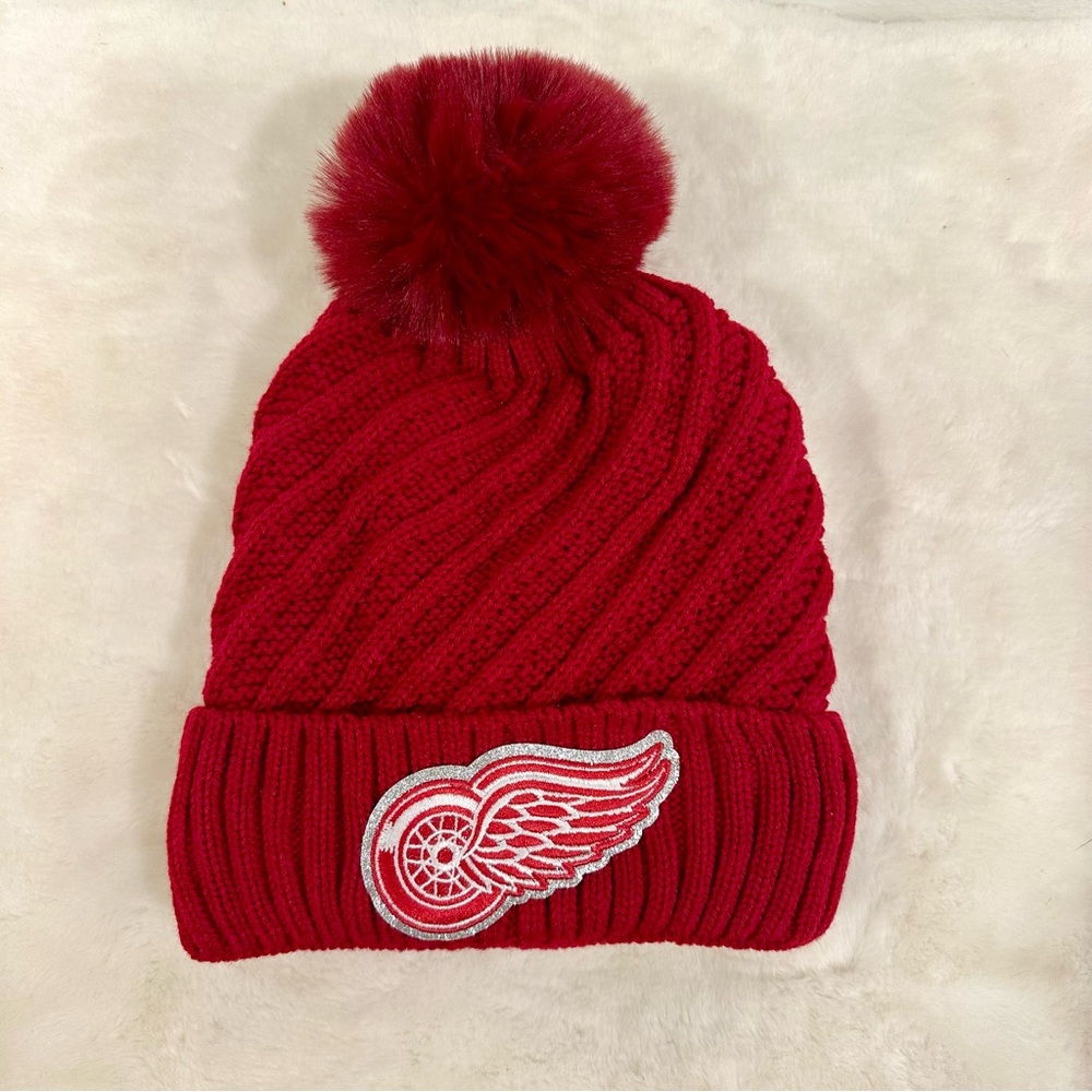 Detroit Redwings glitter logo Red Pom-Pom Knit Beanie hat!